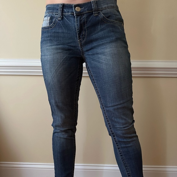 Seven7 skinny easy fit jeans. Size 8. Like new! - Picture 5 of 8